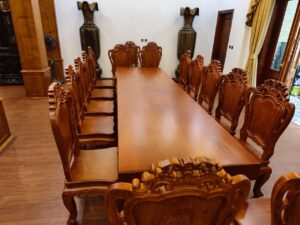 Bàn giao bộ bàn ăn nguyên khối gỗ hương đá tại Hà Nội