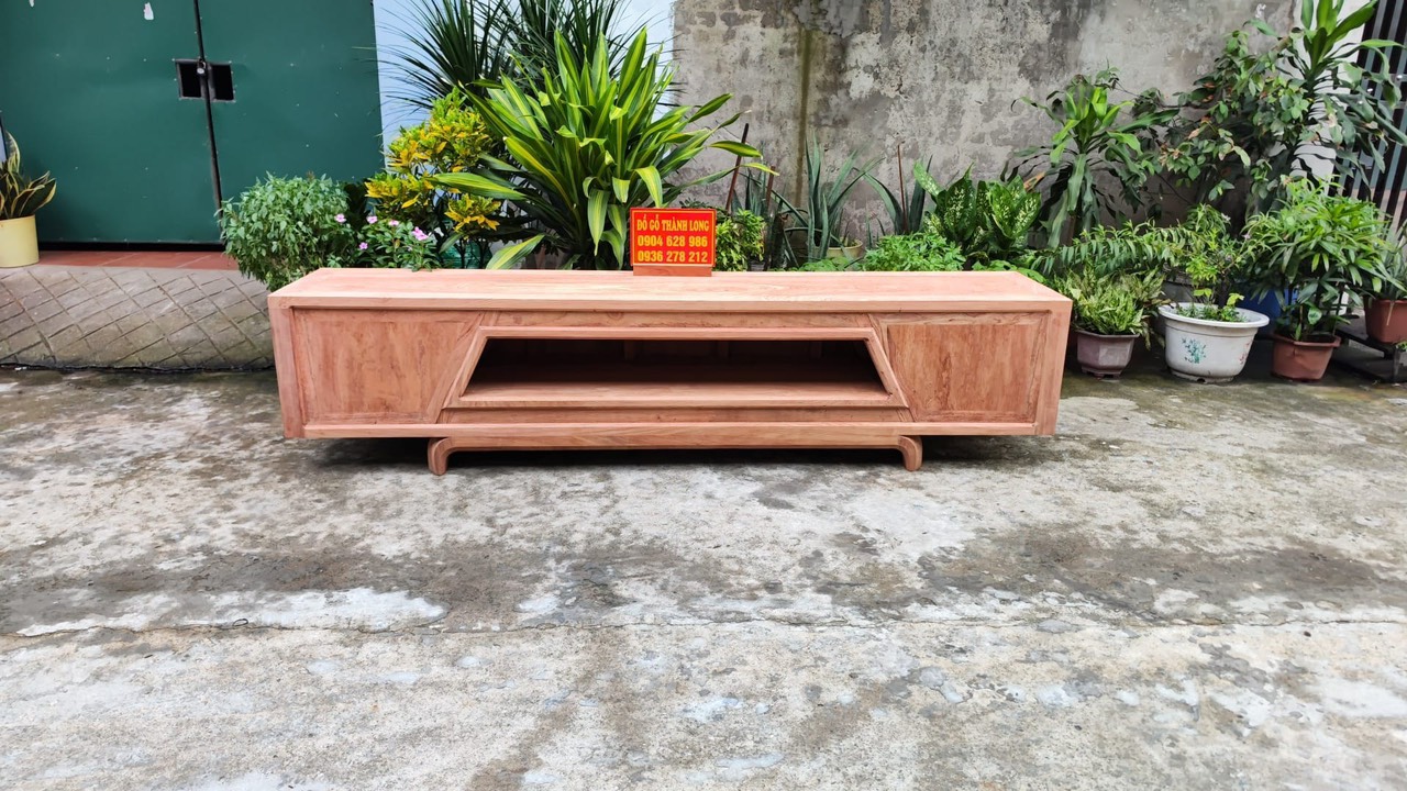 So Sánh Kệ Tivi Gỗ Gõ Đỏ Và Gỗ Hương Đá