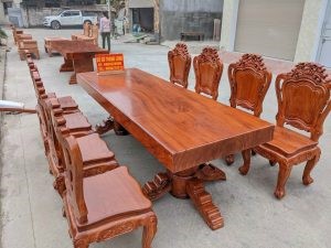 Những Lưu Ý Khi Mua Bàn Ăn Nguyên Khối