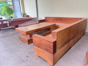 nên chọn sofa gỗ nào tốt