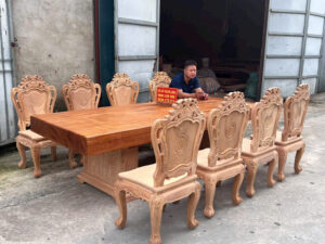 Bộ Bàn Ăn Ghế Hoàng Gia Louis