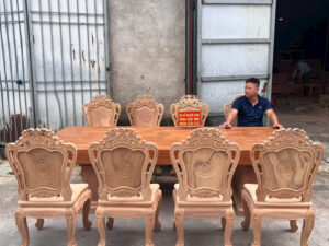 bàn ăn gỗ Louis